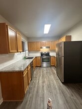 594 N Elm St in Cannon Beach, OR - Foto de edificio - Building Photo