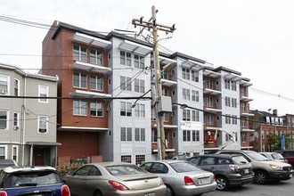 70 Bremen St in East Boston, MA - Foto de edificio - Building Photo