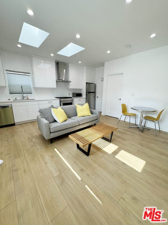 2650 Tilden Ave in Los Angeles, CA - Building Photo - Building Photo