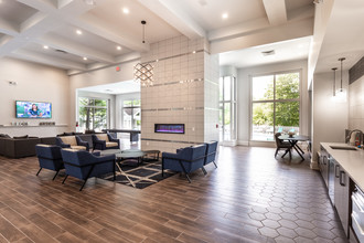 Cortland Highcroft in Cary, NC - Building Photo - Interior Photo