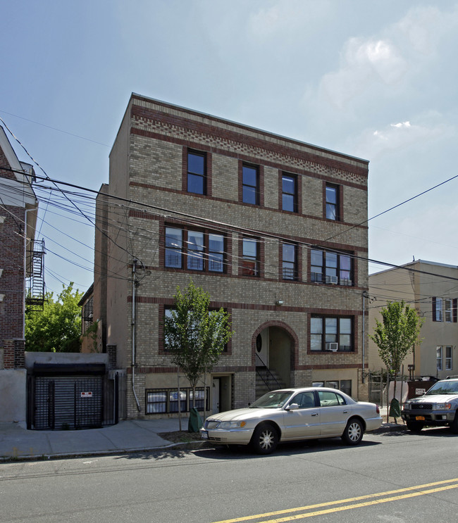 265 Sand Ln in Staten Island, NY - Building Photo - Building Photo