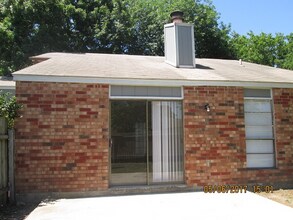 13202 Larkwalk St in San Antonio, TX - Foto de edificio - Building Photo