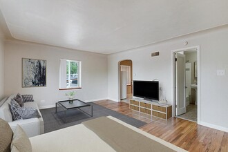 Edge Apartments in Edgewater, CO - Foto de edificio - Building Photo