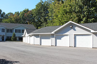 Shaker Run Apartments in Albany, NY - Foto de edificio - Building Photo