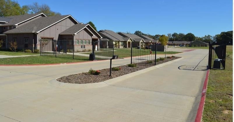 Stoneleaf at Fairfield in Fairfield, TX - Building Photo