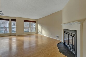 271 Larch Ln in Mahwah, NJ - Building Photo - Building Photo