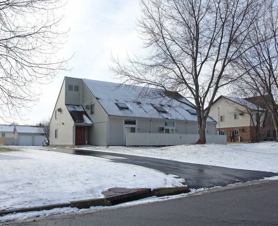 7477-7481 Huntington Dr in Youngstown, OH - Building Photo