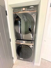 22235-22243 Wyandotte St in Los Angeles, CA - Building Photo - Building Photo