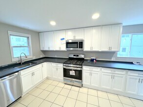 145 Union St, Unit 1 in Everett, MA - Building Photo - Building Photo