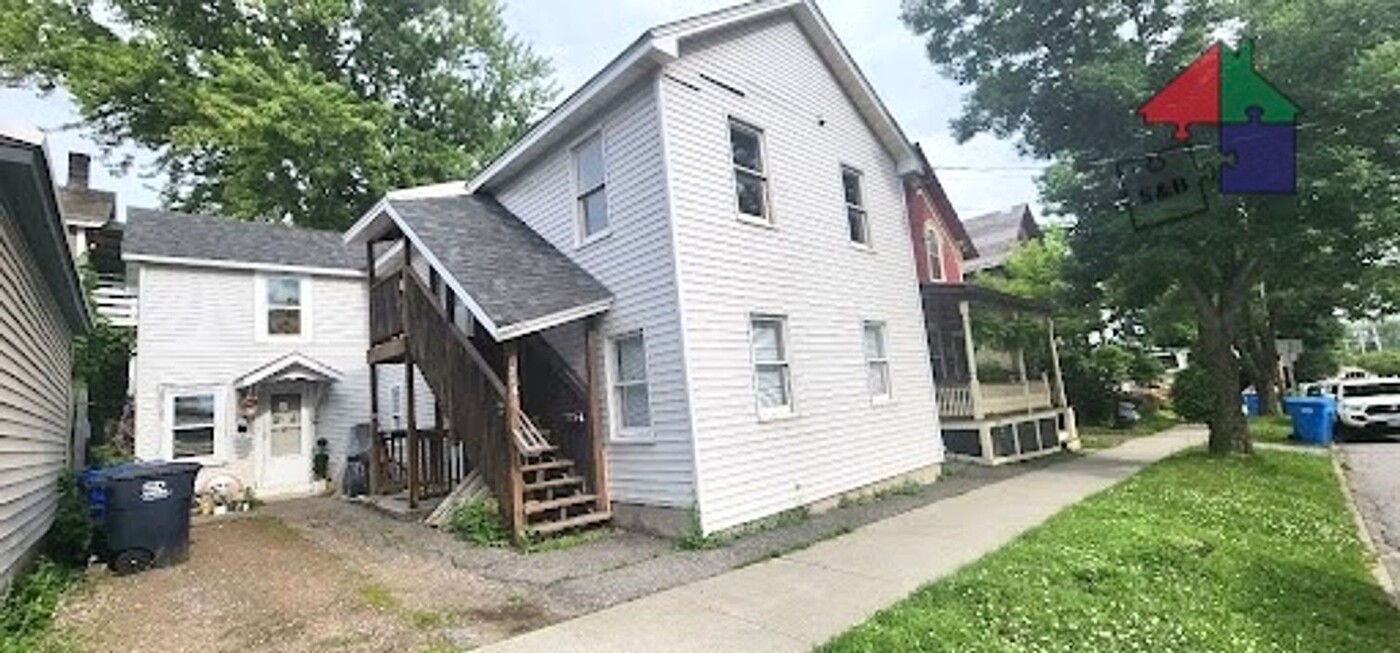 214-216 Pine St, Unit B in Burlington, VT - Building Photo