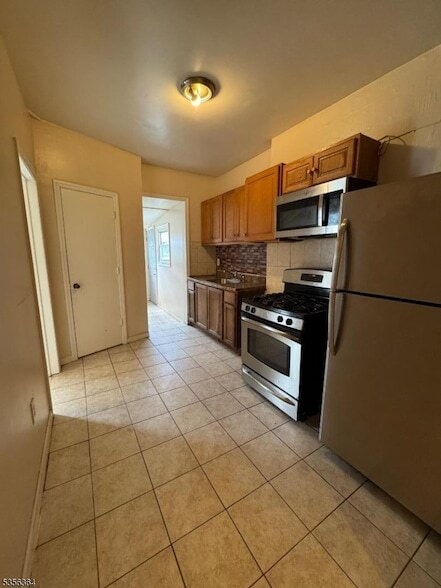 property at 712 E 27th St