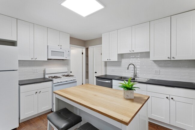 5022 N Mango Ave, Unit 1st floor