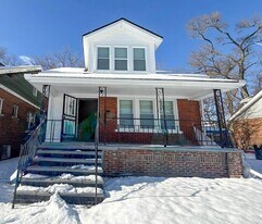 This beautifully updated 5-bedroom, 1-bath single-family home is ready for move-in! in Detroit, MI - Building Photo