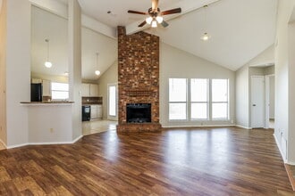 6423 Woodstream Trail in Fort Worth, TX - Building Photo - Building Photo