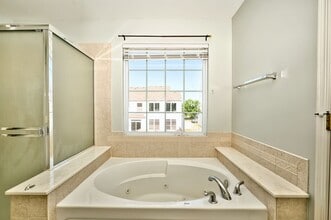 447 Cardinal Ln in Bolingbrook, IL - Foto de edificio - Building Photo