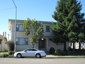 909 Aileen St Apartments