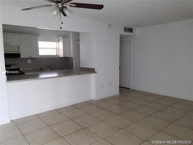 399 NW 72nd Ave-Unit -305 in Miami, FL - Building Photo