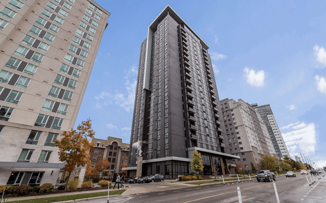 King Street Towers in Waterloo, ON - Building Photo - Building Photo