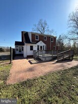 9253 Dahlgren Rd in King George, VA - Building Photo