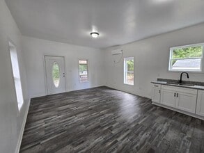 61 Sargent Farmer St in Newnan, GA - Building Photo - Building Photo