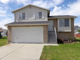 1653 N 725 W in Clinton, UT - Building Photo