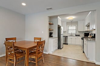 500 W Pacific Ave, Unit 500 W Pacific Ave in Waukegan, IL - Foto de edificio - Building Photo