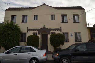 2410 S Budlong Ave in Los Angeles, CA - Building Photo