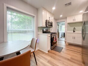 3010 Cole Ave in Waco, TX - Building Photo - Building Photo