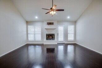 142 N Utica Ave in Lubbock, TX - Foto de edificio - Building Photo