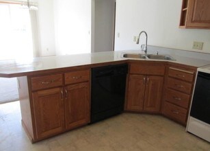 634 Sycamore Dr in New Richmond, WI - Foto de edificio - Building Photo