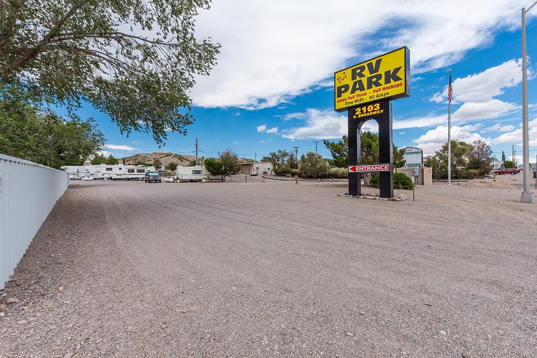 R J RV Park in Truth Or Consequences, NM - Foto de edificio