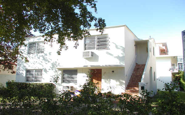 1038 Lenox Ave in Miami Beach, FL - Building Photo - Building Photo