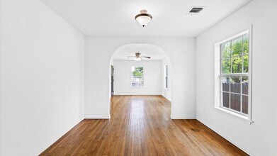 2233 Texas Ave in San Antonio, TX - Building Photo - Building Photo