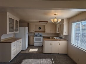 133 NE Main St in Winston, OR - Building Photo - Building Photo