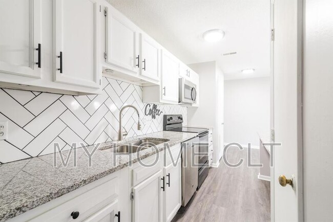 6158 Meadow Rose Ln in Charlotte, NC - Foto de edificio - Building Photo