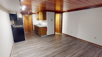 59 Pleasant St in Granby, MA - Building Photo - Building Photo