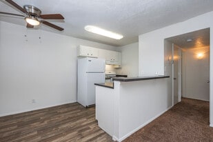 Panorama Heights in Albuquerque, NM - Building Photo