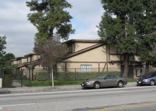 7717 Laurel Cyn. in Sun Valley, CA - Building Photo - Building Photo