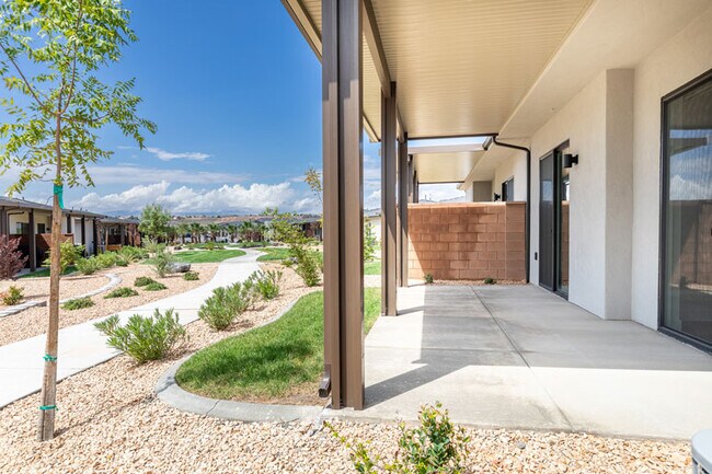 2882 E Snowberry Dr in Saint George, UT - Building Photo - Building Photo