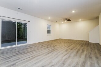 221 Paisley Wy in Locust Grove, GA - Building Photo - Building Photo