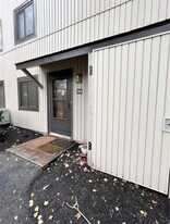 3106 Pine Cone Ct, Unit 3106 in Poughkeepsie, NY - Building Photo