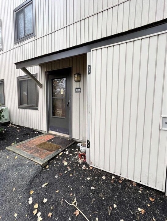 3106 Pine Cone Ct, Unit 3106 in Poughkeepsie, NY - Building Photo