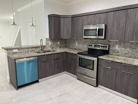 4202 Vineyard Cir in Weston, FL - Building Photo