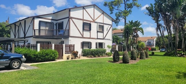 2270 Lena Ln in West Palm Beach, FL - Building Photo - Building Photo