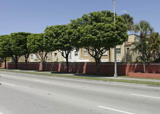 Coral Point Townhomes in Miami, FL - Building Photo - Building Photo