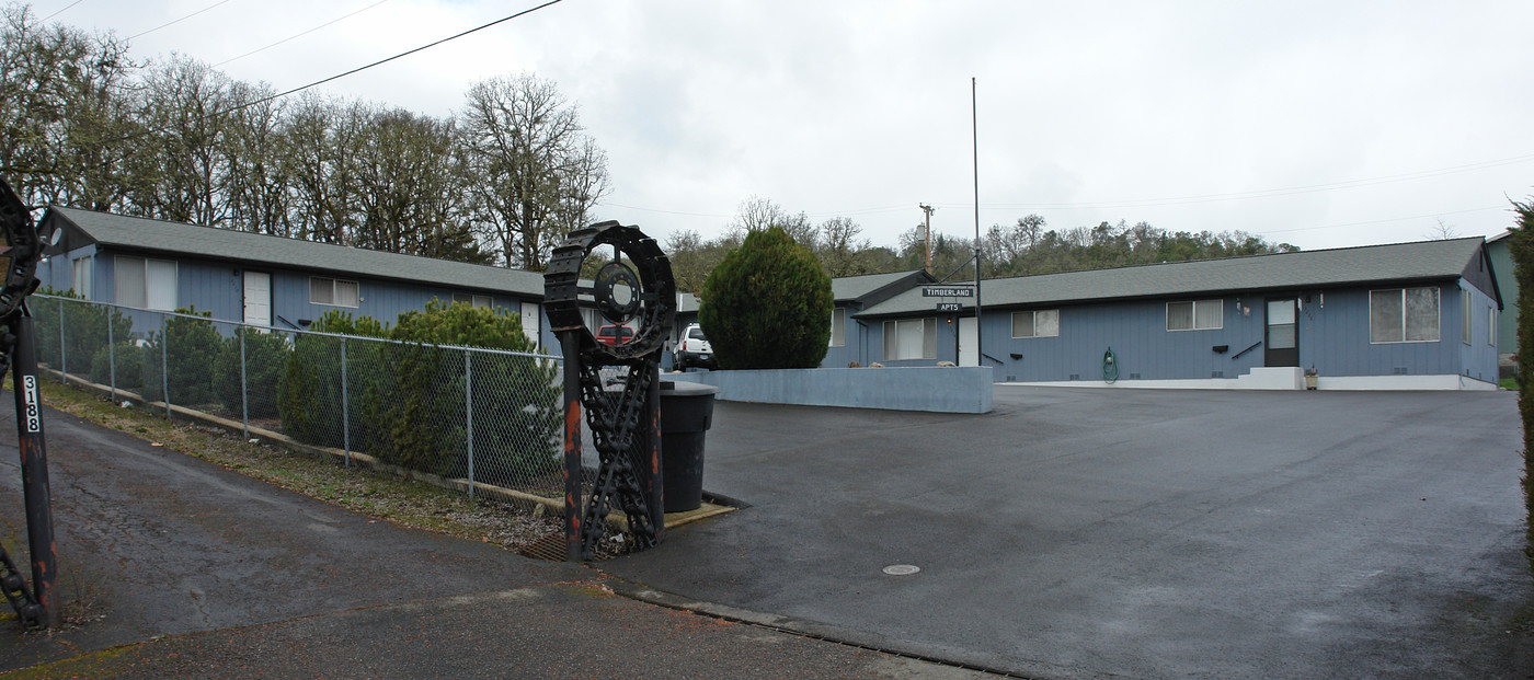 Timberland Apartments in Roseburg, OR - Foto de edificio