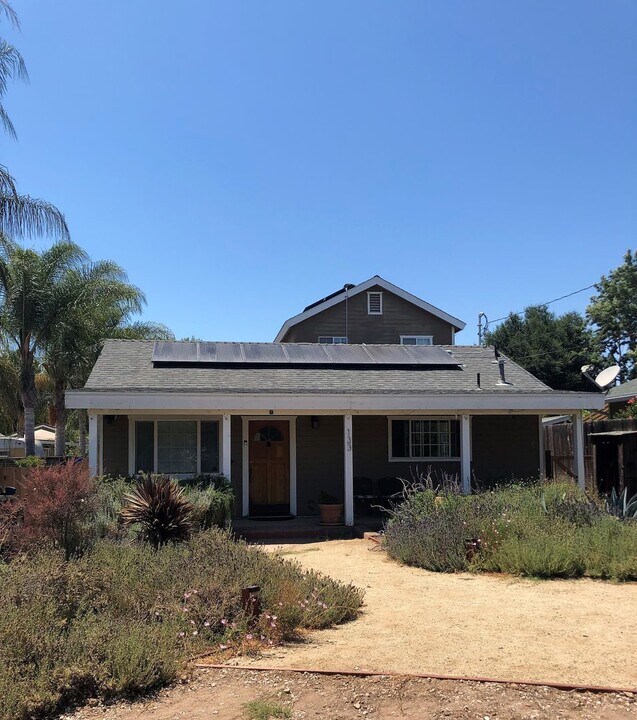 133 Prospect St in Oak View, CA - Building Photo