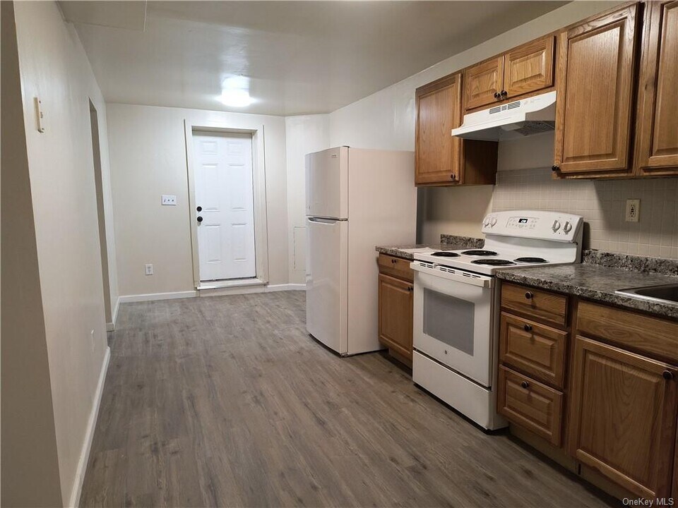 22 Gidney Ave in Newburgh, NY - Building Photo