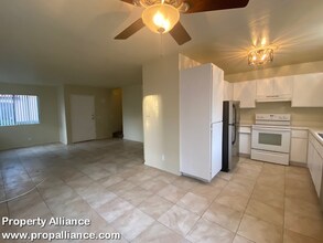 955 Postal Way-Unit -#7 in Vista, CA - Building Photo - Building Photo