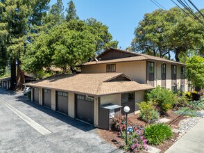 610 Gilbert Ave in Menlo Park, CA - Foto de edificio - Building Photo